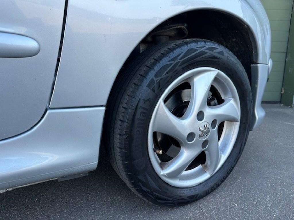 Peugeot 206 1.6-16v quiksilver lage km-stand