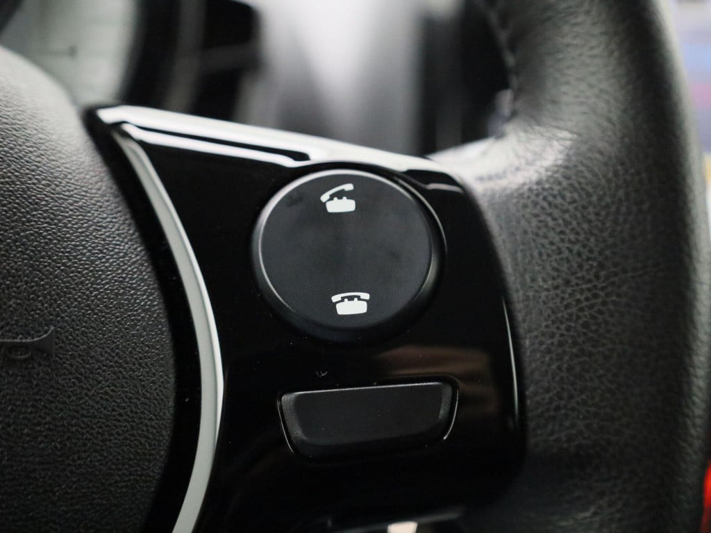 Peugeot 108 1.0 e-vti allure | lmv | climate control | dab | apple carplay 