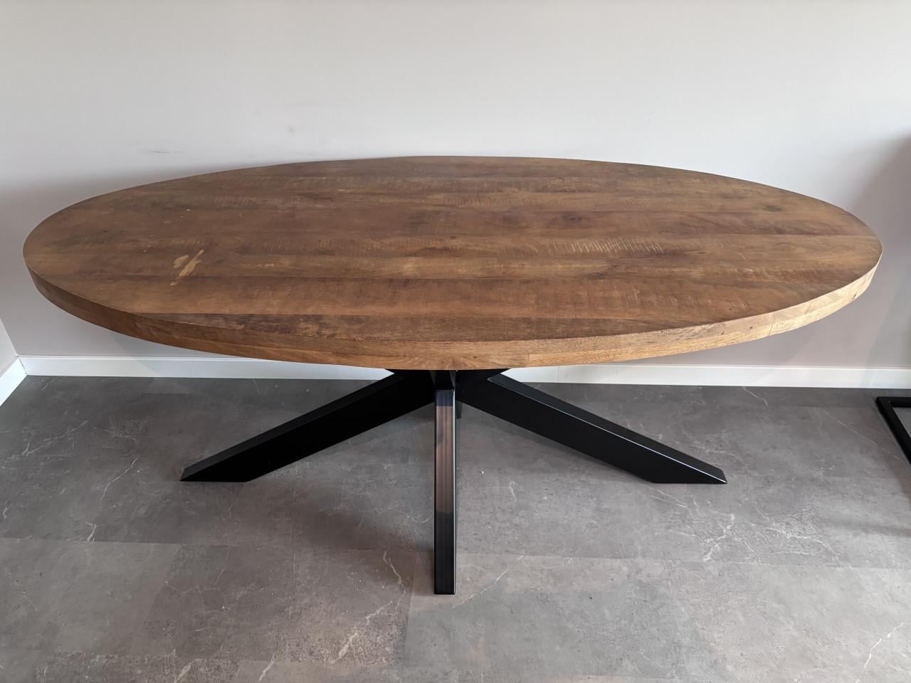 Ovale eettafel