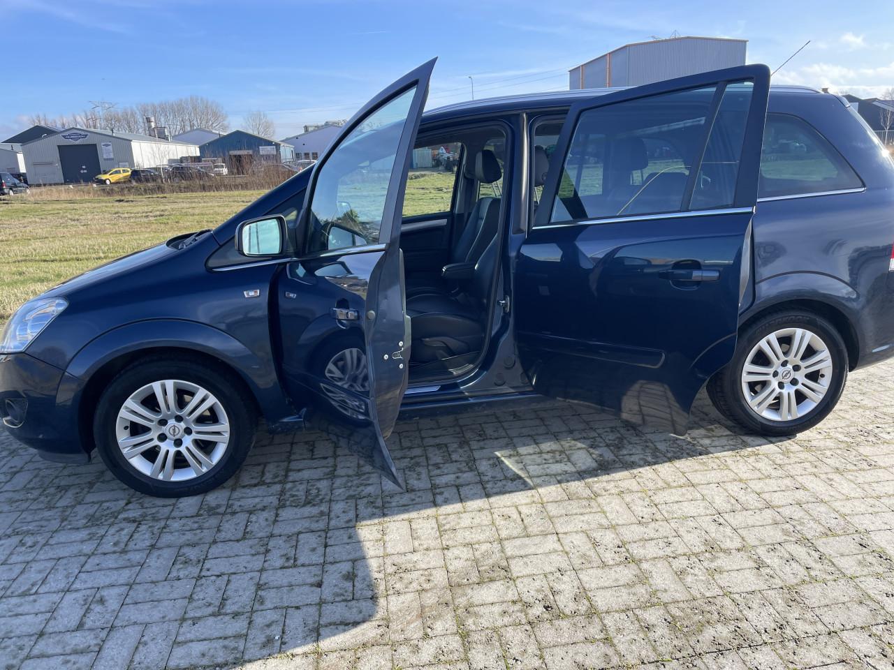 Opel zafira 1.6 cosmo 2012 7 zits