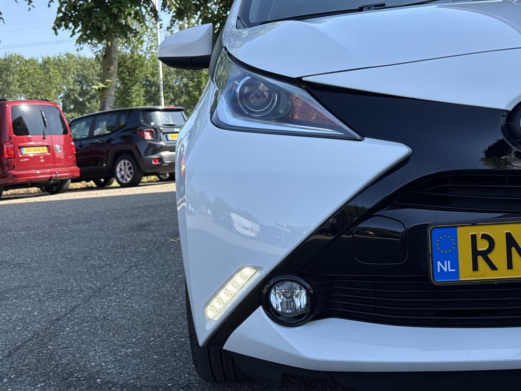 Toyota Aygo 1.0 vvt-i x-play | camera | carplay | cruisec. | navi