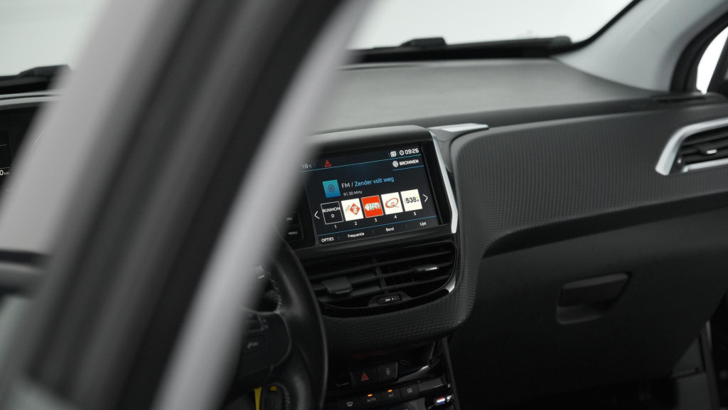 Peugeot 2008 puretech 82 signature | camera | apple carplay | parkeersensor