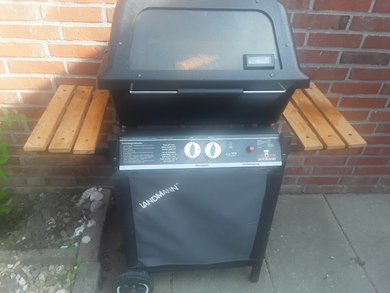 Gas barbecue