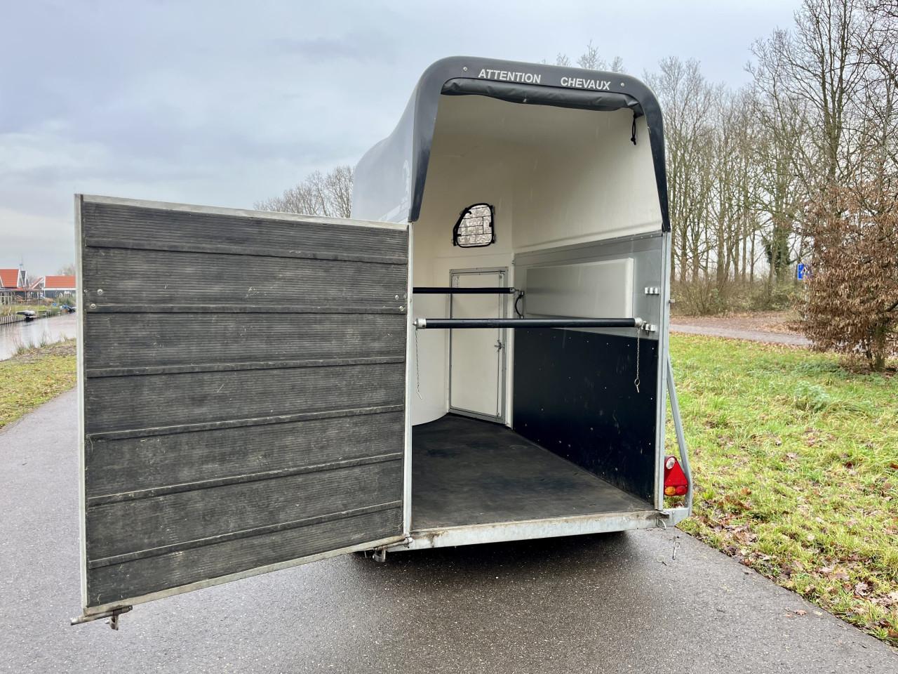 Volledig aluminium Cheval Liberte Gold One met zadelkamer en klep/deur