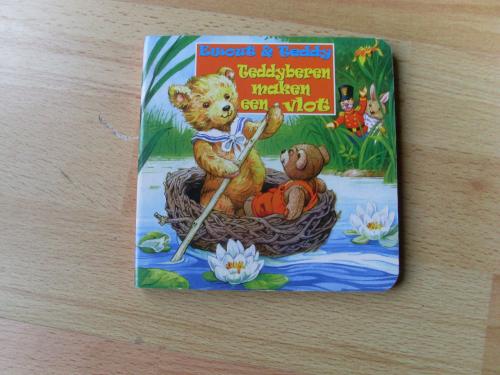 Ewout&Teddy teddyberen maken een vlot