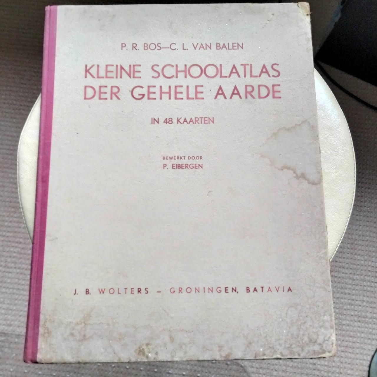Kleine schoolatlas der gehele aarde.