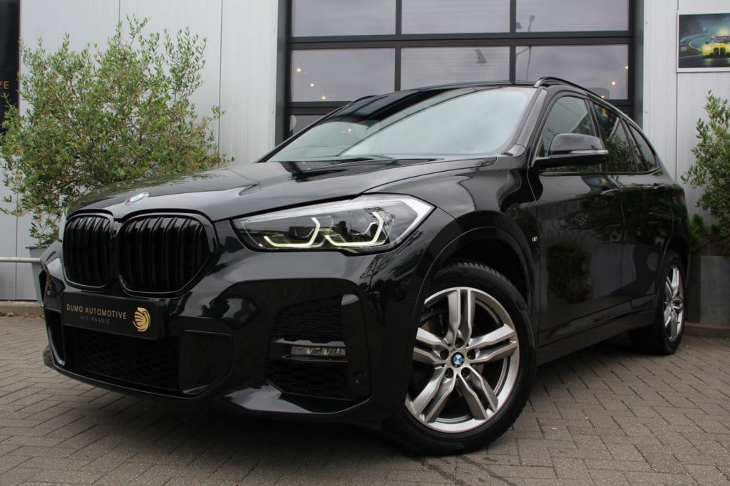BMW X1 sdrive18i m sport - pano - leder - led - headup - navi plus - full o