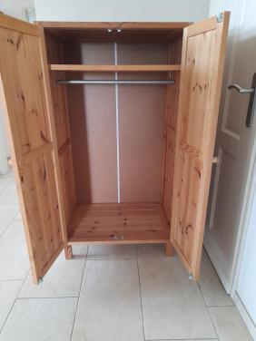 Massief houten Linnenkast   75 x 52 x 136H (in goede staat )