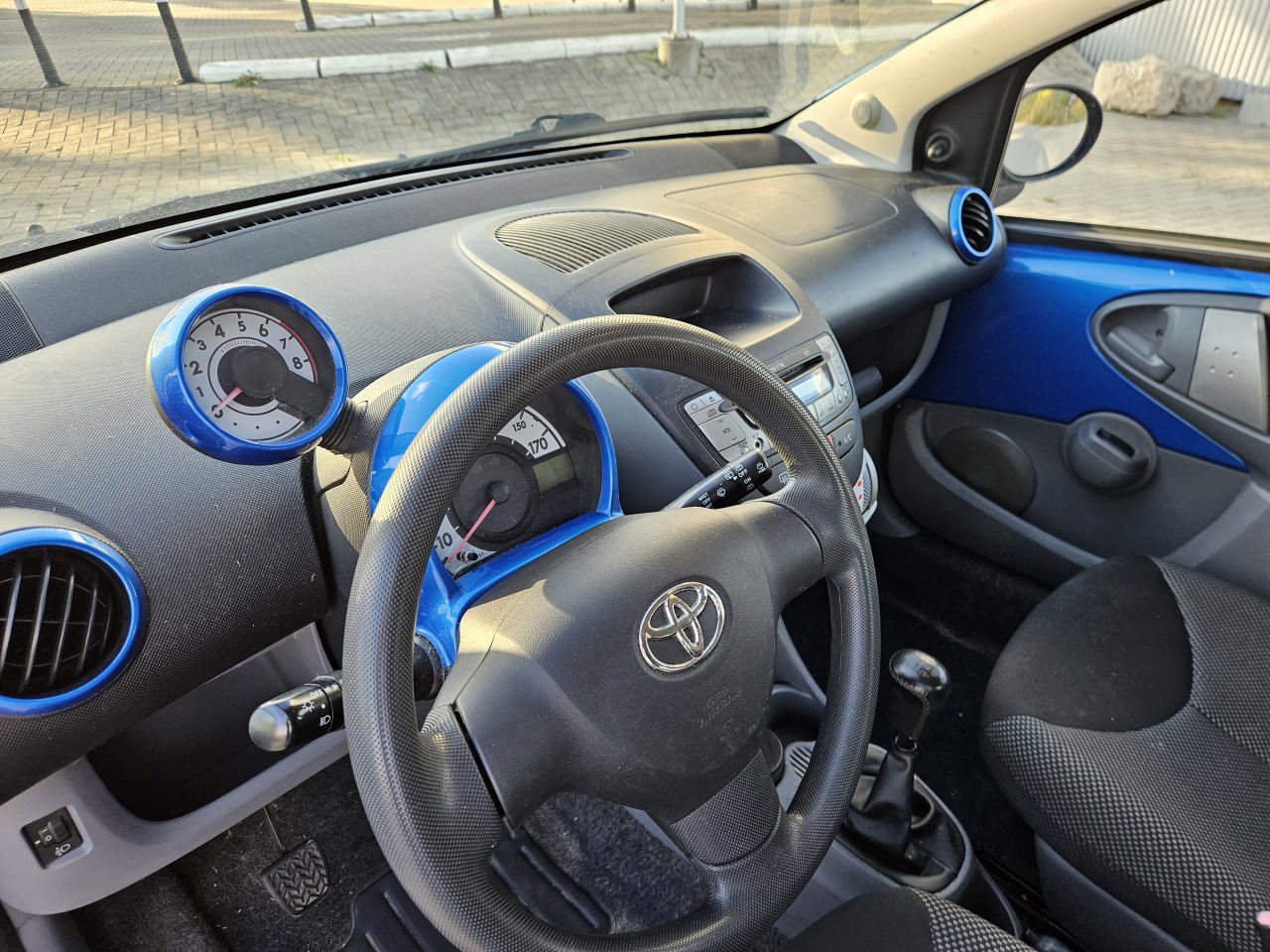 Zuinige TOYOTA AYGO 5 drs Dynamic Blue AIRCO / NL AUTO / NAP / 1:23 !