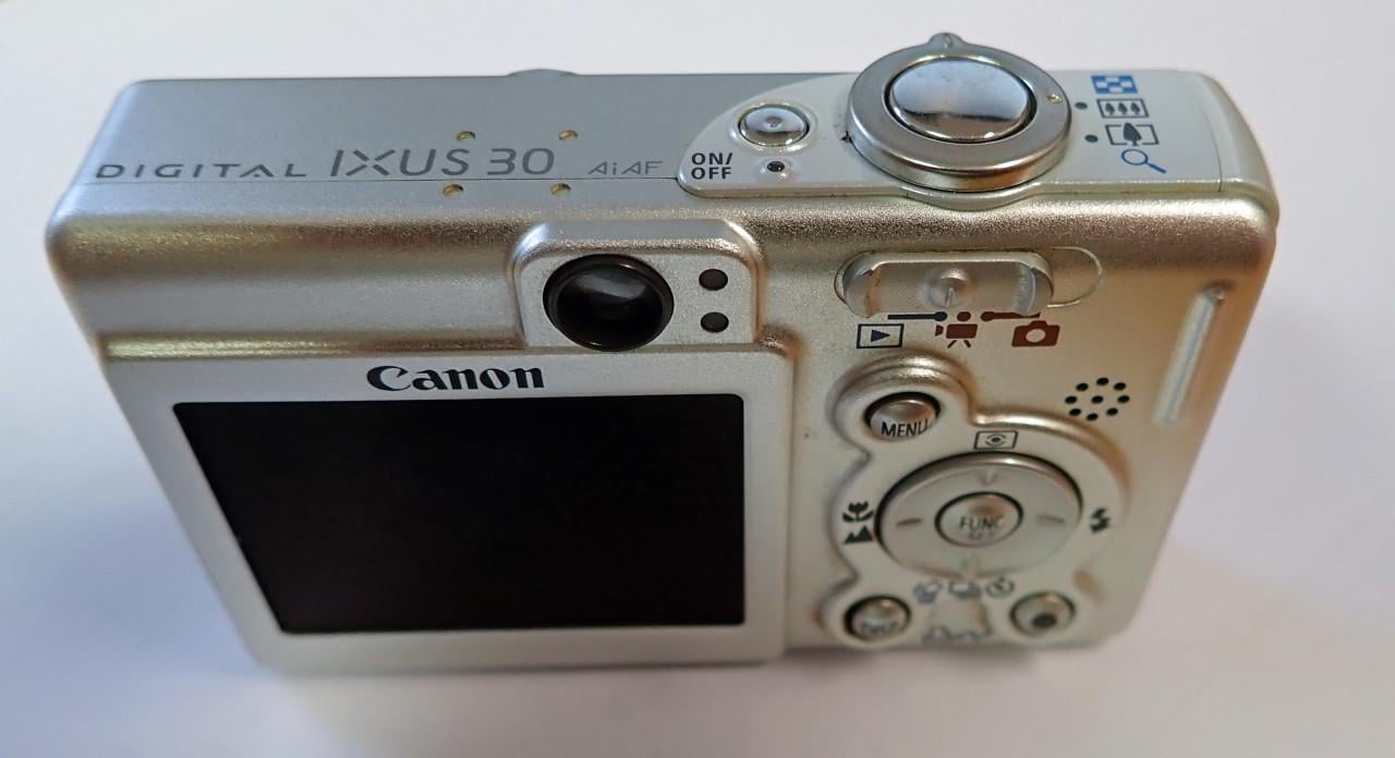Canon Digital IXUS 30 camera