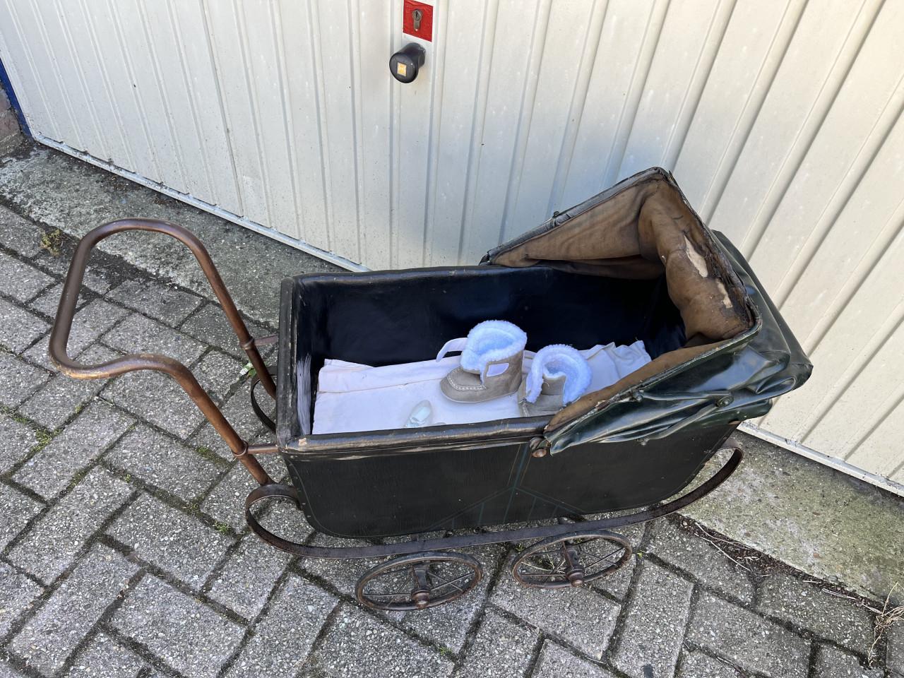 Antieke Poppenwagen