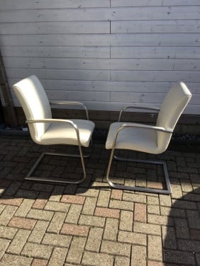 2 mooie stoelen