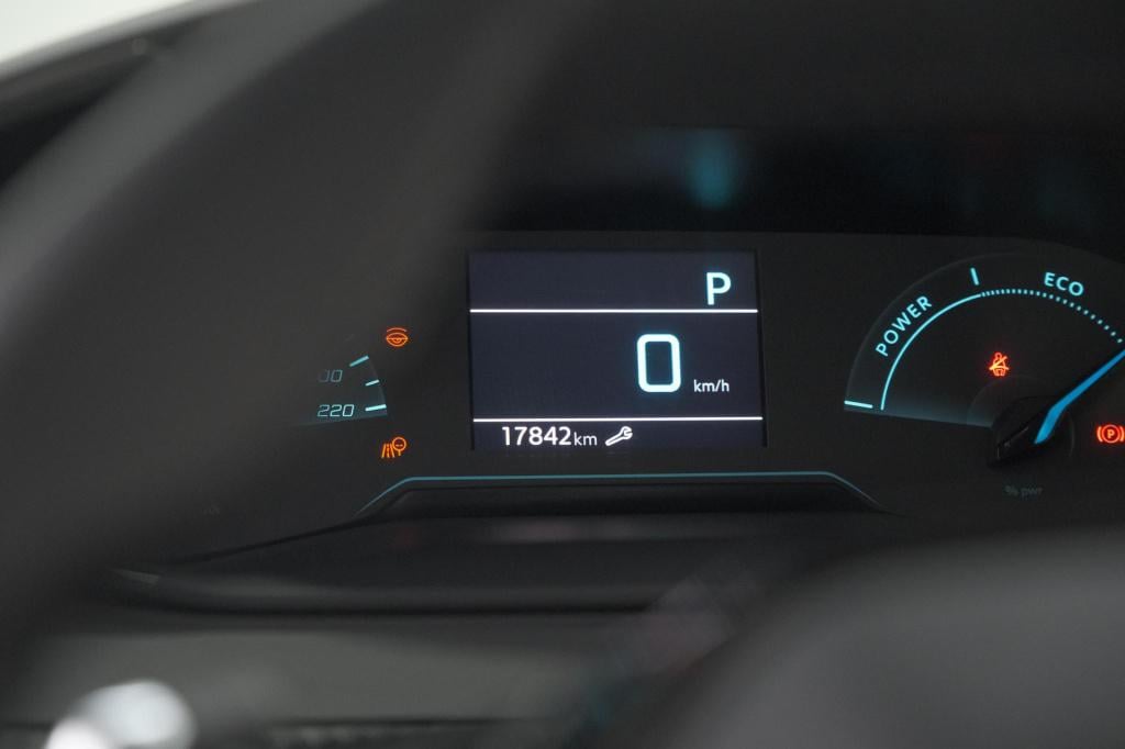 Peugeot 2008 1.2 hybrid 136 style | apple carplay | parkeersensoren | clima