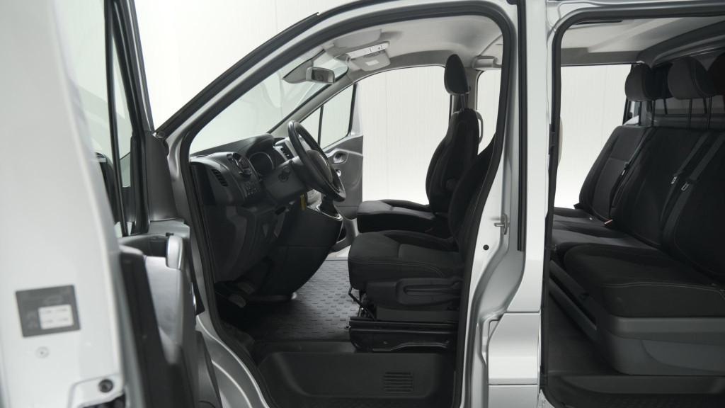 Renault Trafic 2.0 dci 170 t29 l2h1 dc comfort | navi | trekhaak | camera |