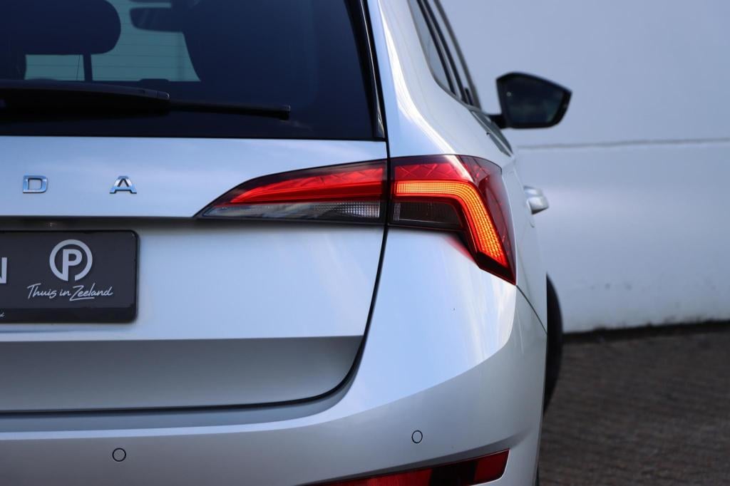 Skoda Scala 1.0 tsi ambition dsg7 110pk | parkeersensoren | dab+ | carplay 