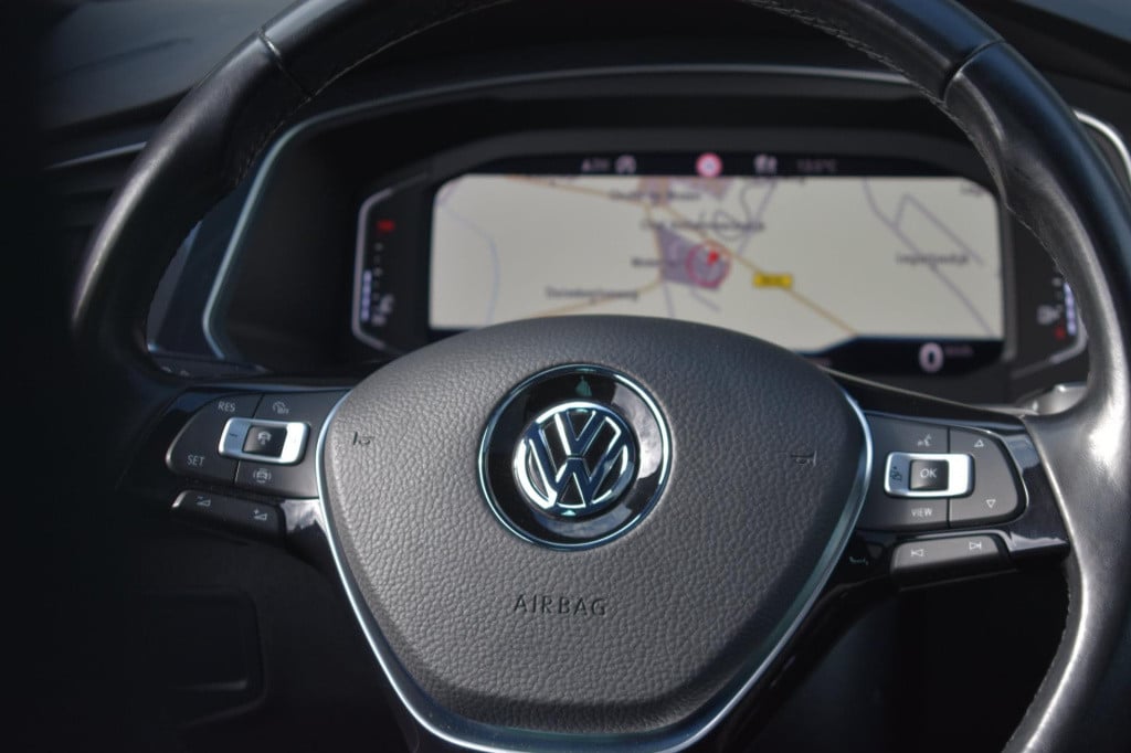 Volkswagen Tiguan 1.5 tsi act highline r-line | trekhaak | camera | dynaudi