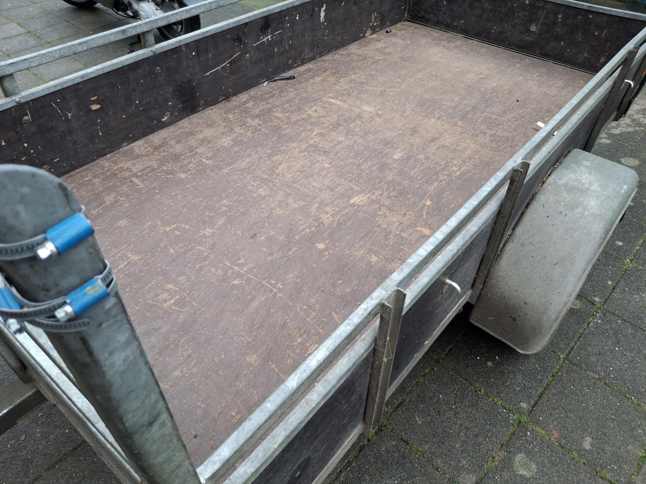 Aanhangwagen ongeremd.