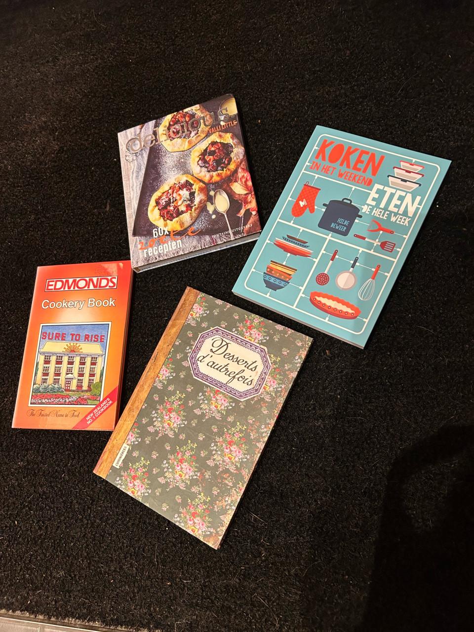 4 DOZEN MET BOEKEN