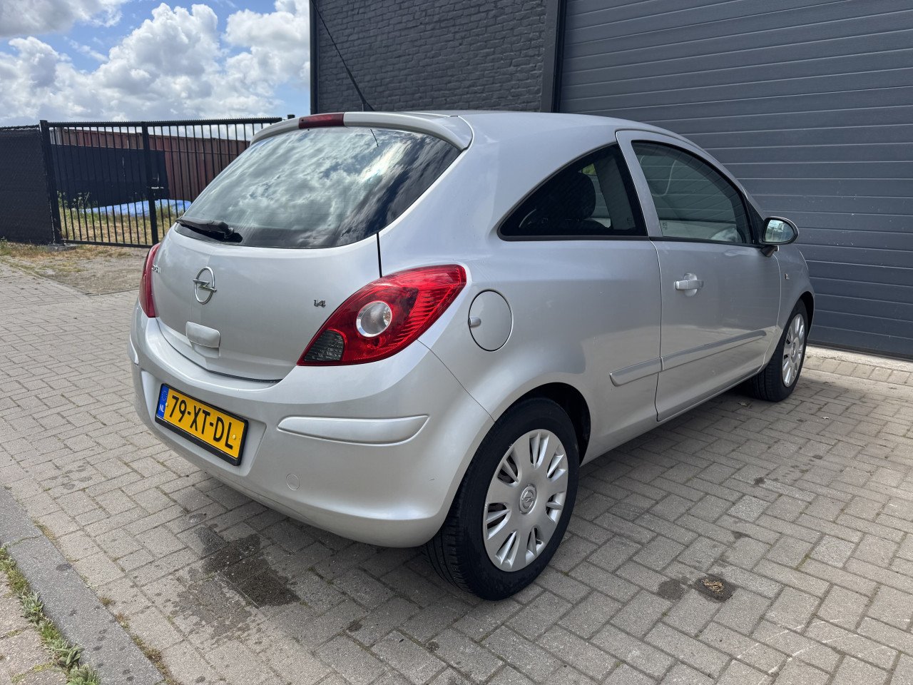 Opel Corsa 1.4 16V 66KW 3DRS 2007 Zilver Airco Apk Cruise Nap