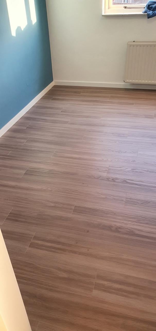 Laminaat/pvc laten leggen? Tegelen,stucadoor,schilder, timmerman