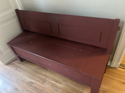 Leuke houten bank met opbergvak