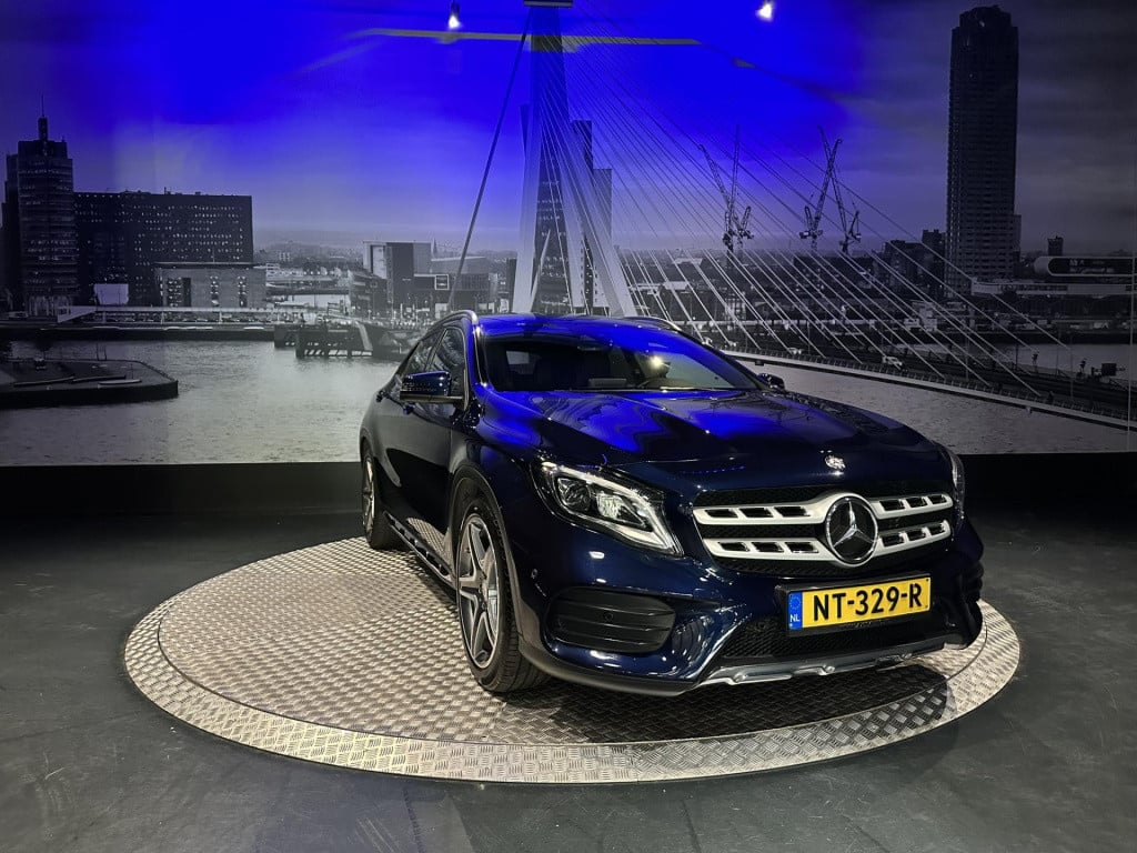 Mercedes-Benz Gla-klasse 180 business solution amg *camera*trekhaak*