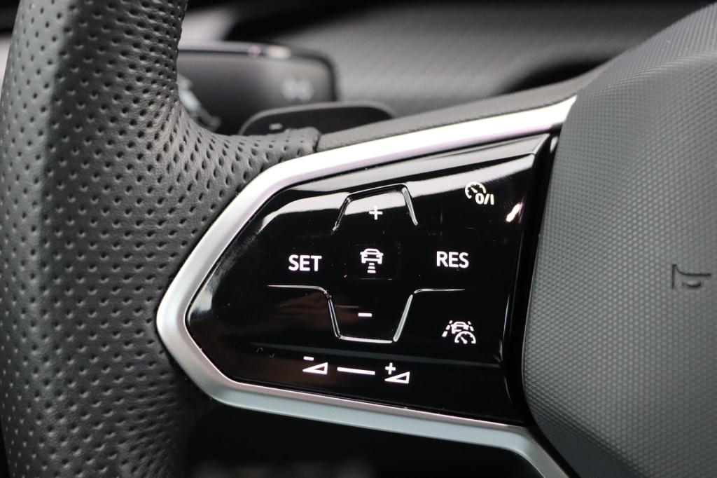 Volkswagen Golf 1.5 etsi r-line | 130pk | dsg7