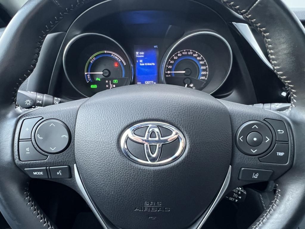 Toyota Auris 1.8 hybrid bus. pro