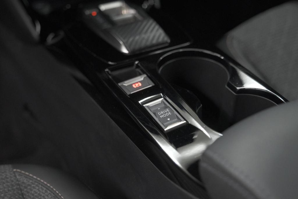 Peugeot 2008 1.2 hybrid 145 allure | apple carplay | climate control | park