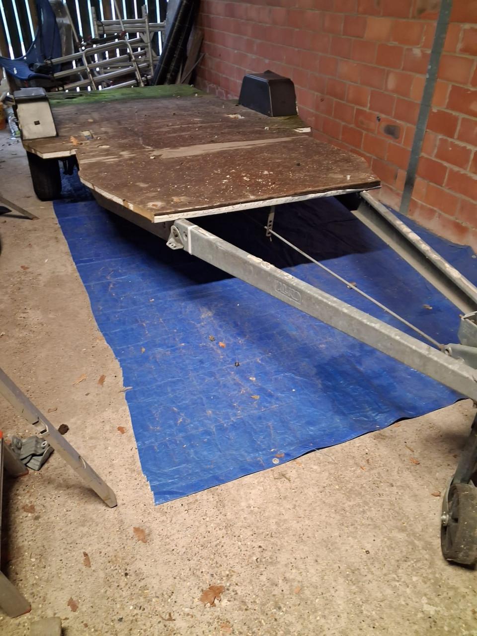 Caravan chassis alko met kenteken.ideaal voor boottrailer te maken. 600 eur