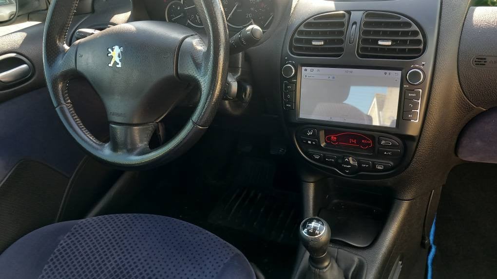 Peugeot 206 1.4 16v Gentry 5deurs bj:2004 airco navigatie apk 5-2026 !!!!