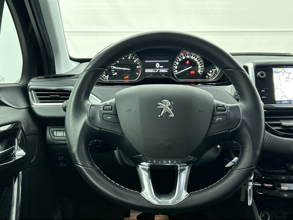 Peugeot 208 82 pk allure | rijklaar |
