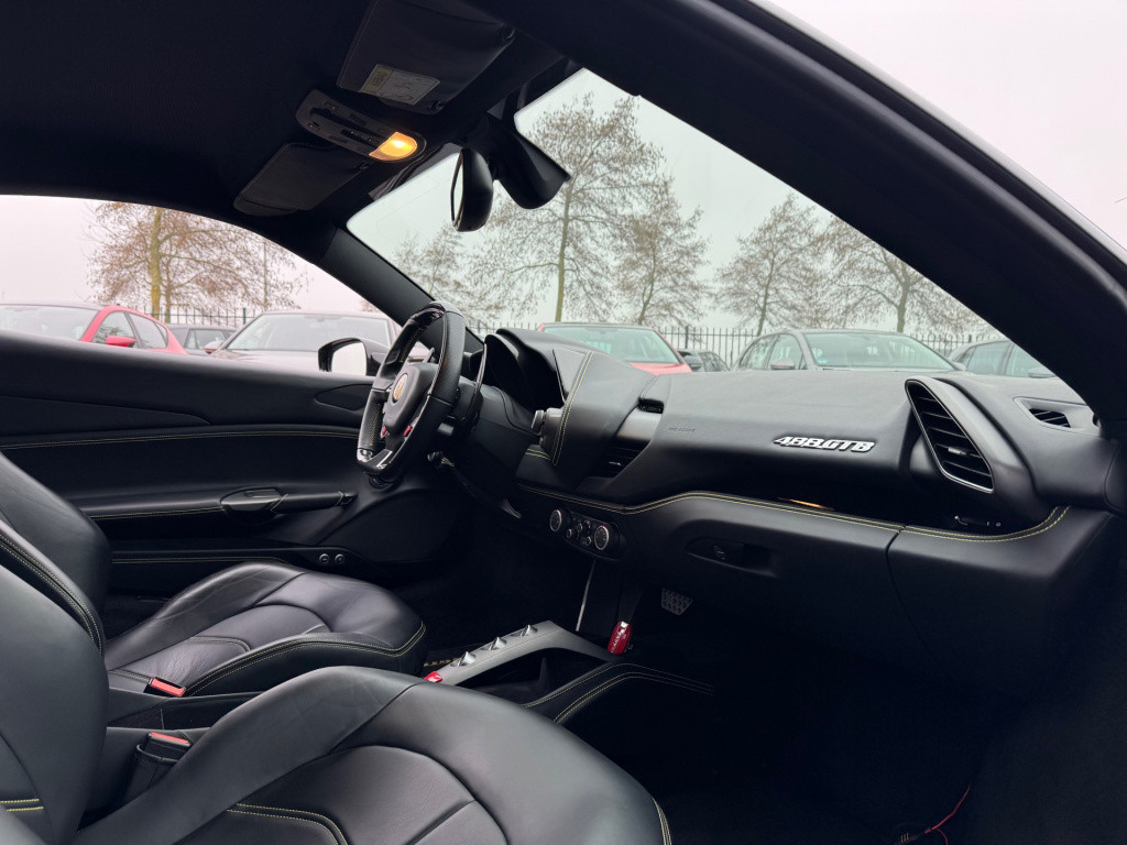 Ferrari 488 3.9 gtb hele * daytona seats * carbon driver zone * dealer onde