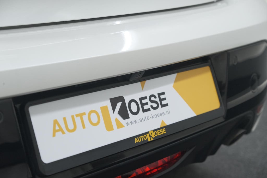 Peugeot 208 puretech 100 eat8 allure pack | camera | apple carplay | parkee