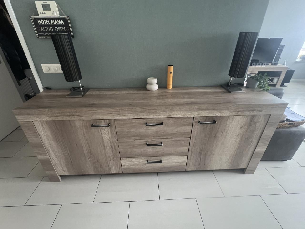 Dressoir (h83xb210xd42,5cm)