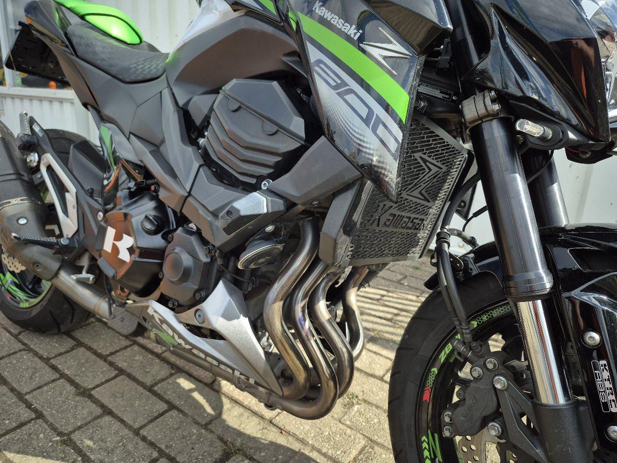 Kawasaki Z800 Akrapovic uit 2016, stoere naked bike