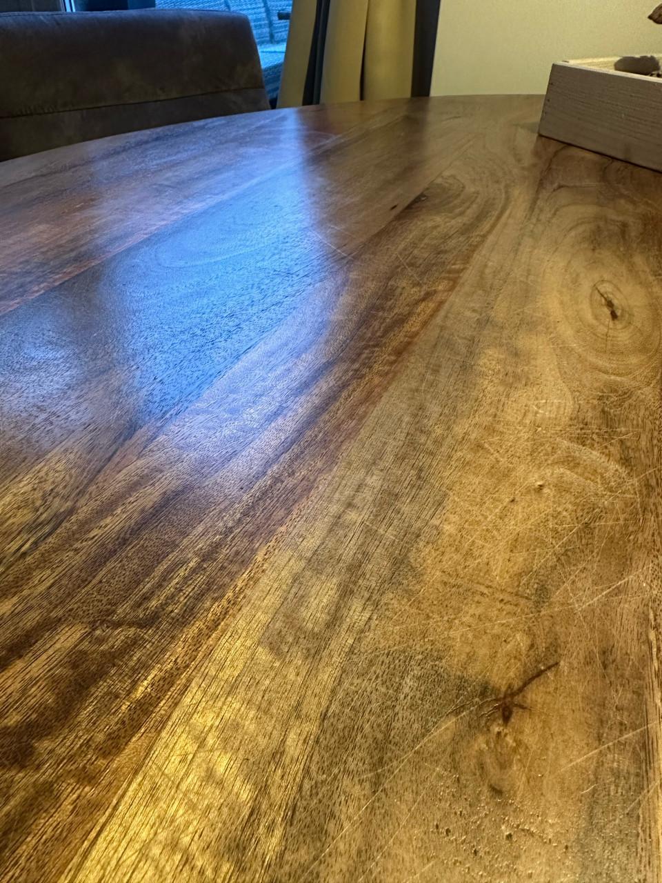 Eettafel met stoelen