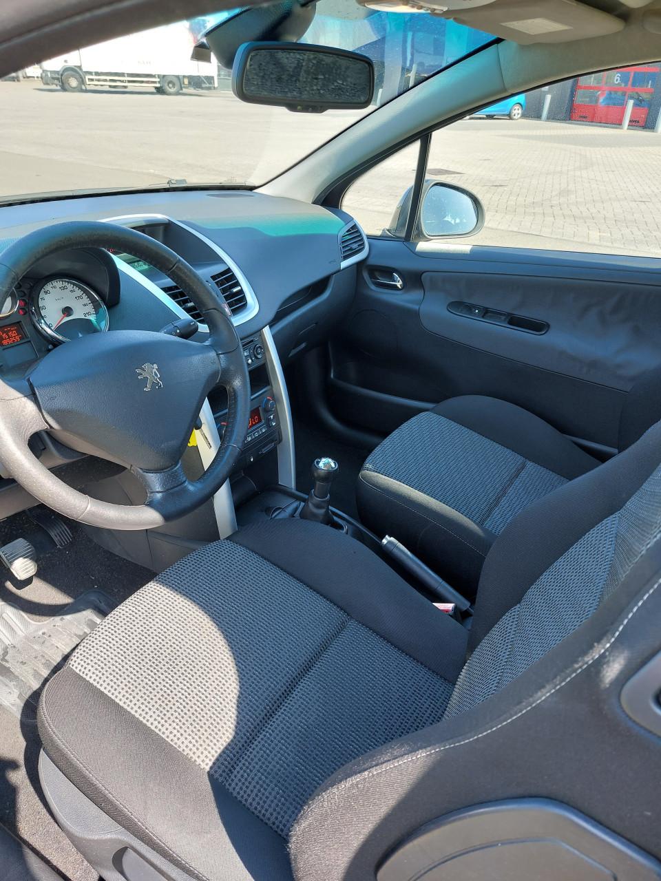 Peugeot 207 bj 2010  1600 euro