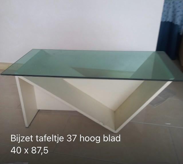 Gratis Salontafels + lamp