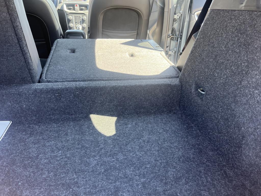 Volvo V40 1.5 t3 polar+ r-design sport pano navi trekhaak automaat