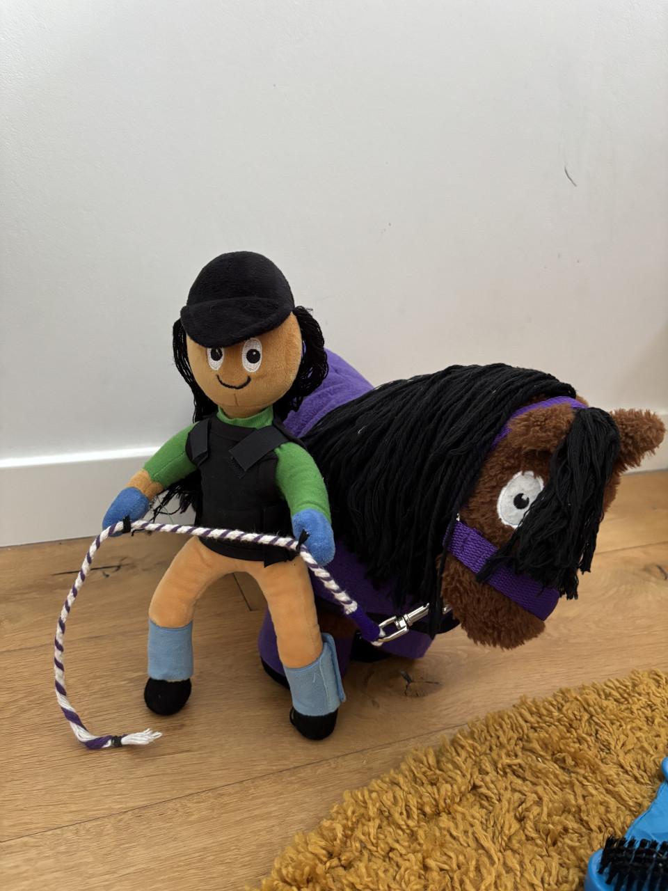 Crafty ponies