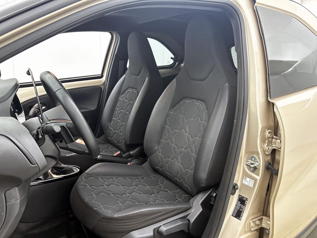 Toyota Aygo x 1.0 vvt-i s-cvt envy automaat | navigatie | jbl soundsystem |