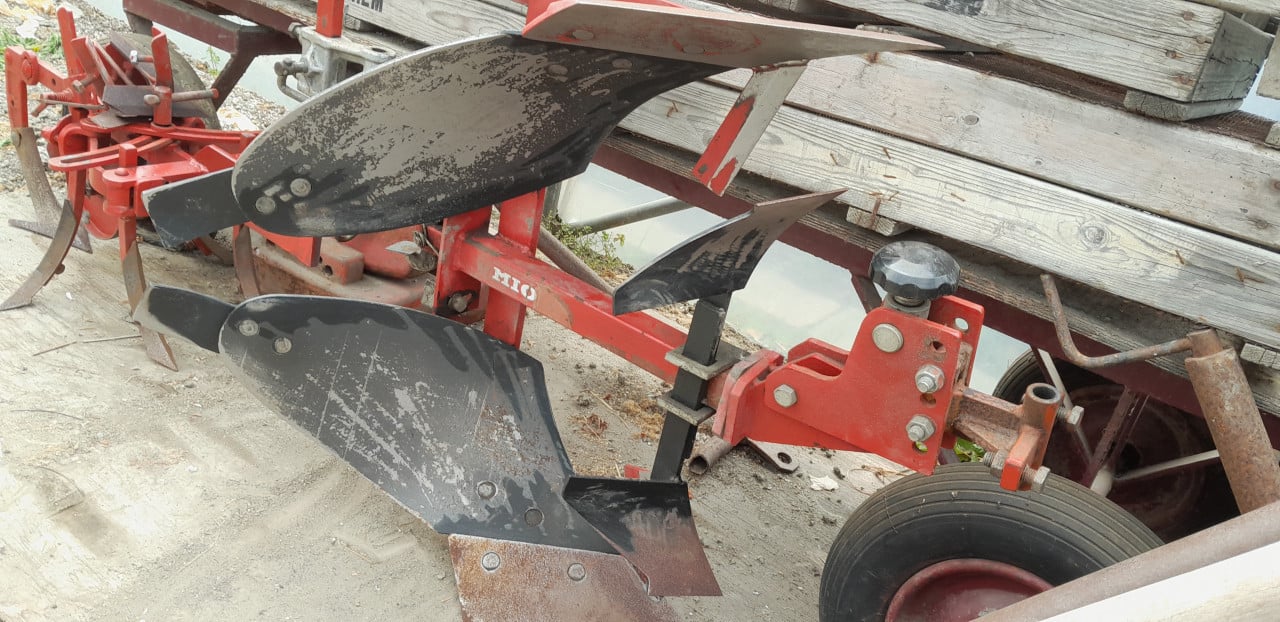 Honda F 810 tuinfrees met ploeg en cultivator/schoffel
