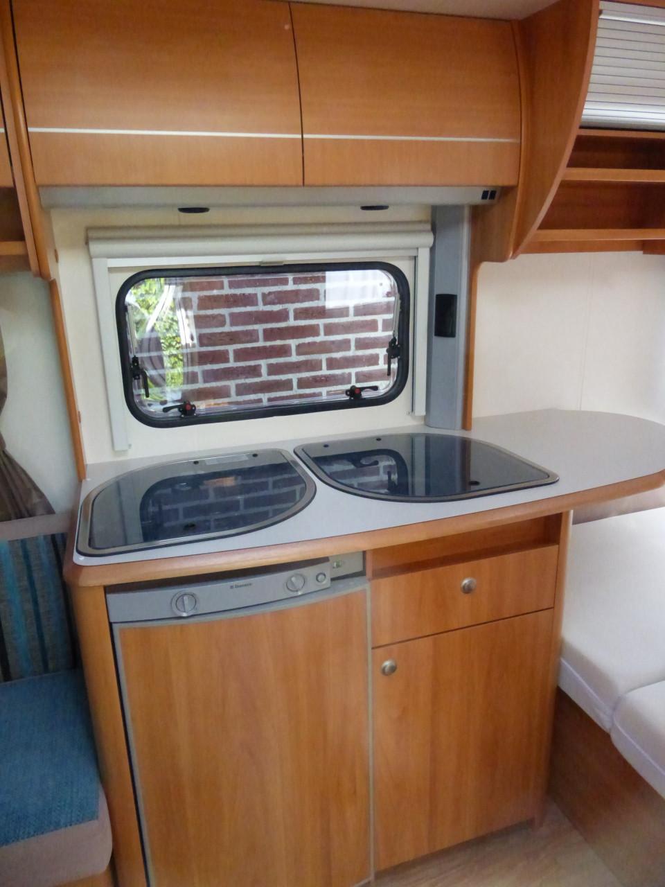 Caravan Homestar Racer 45 UTF, in zeer goede staat; bed 215×145cm!