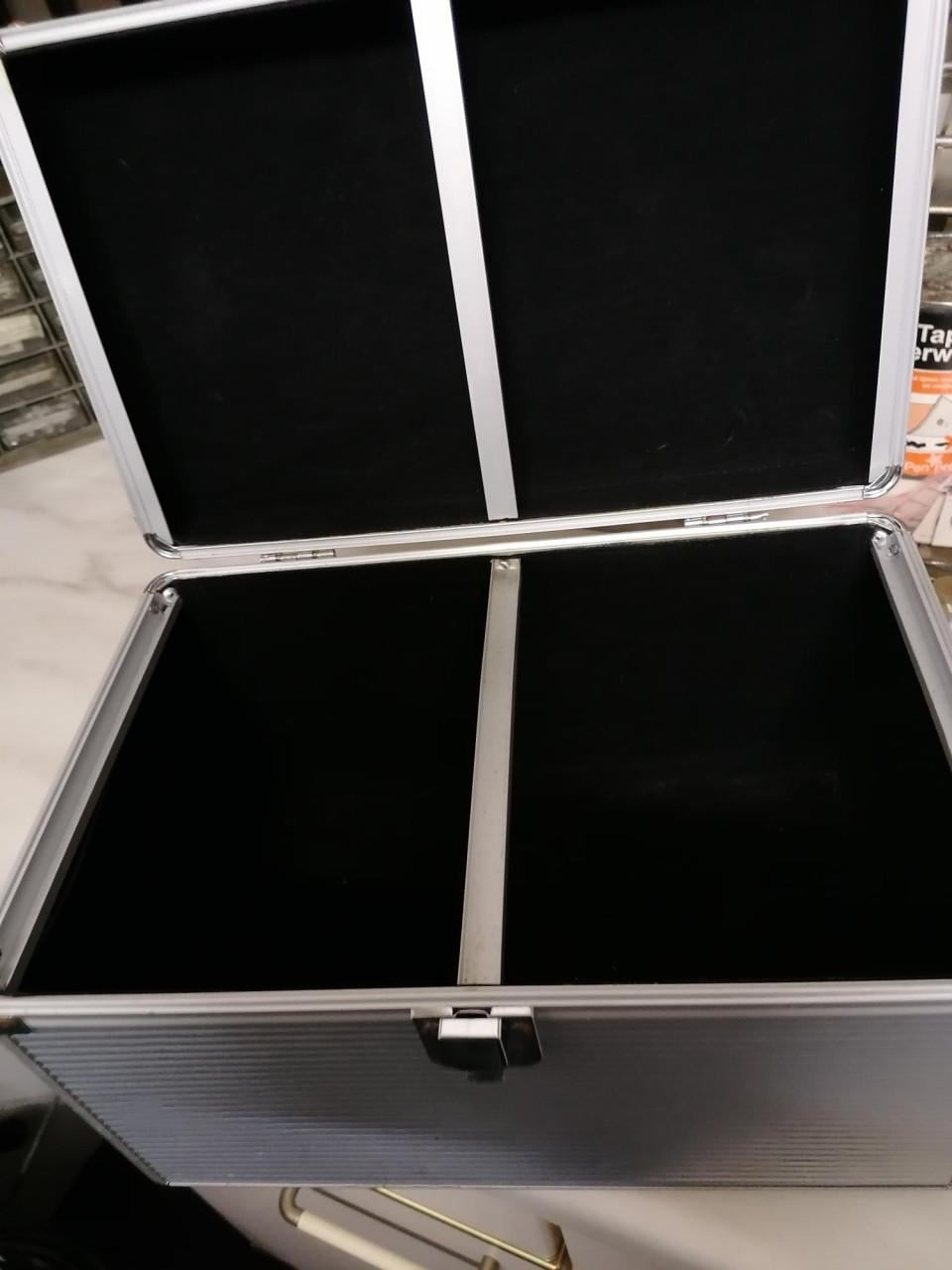 Kunststof koffertje 30x19x19