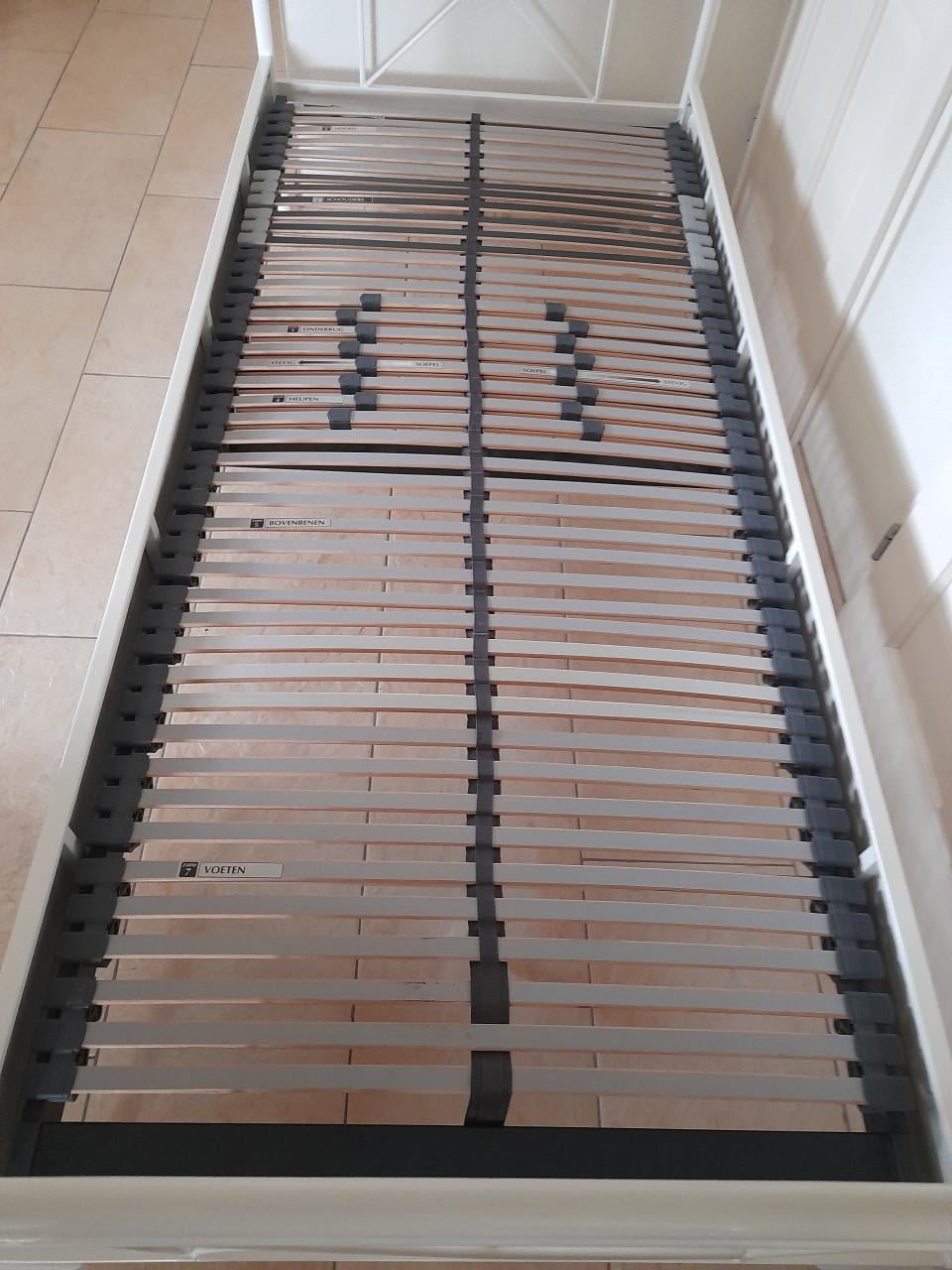 Wit metalen bed 90 x 210 ( in goede nette staat )