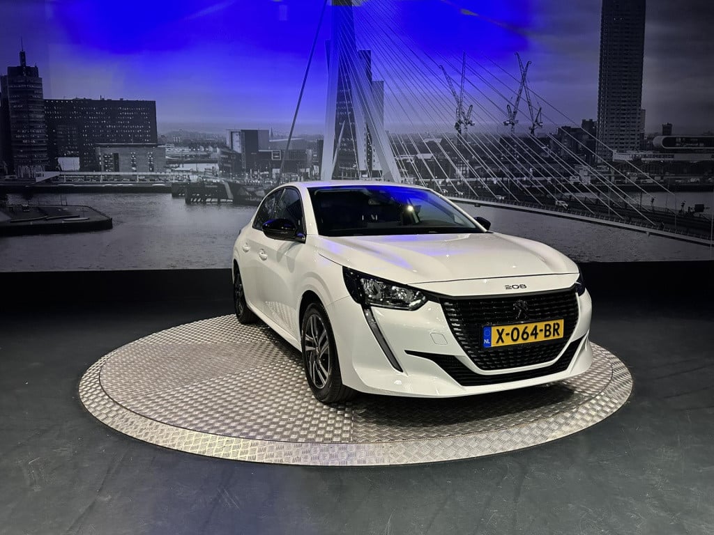 Peugeot 208 1.2 puretech allure pack *camera*keyless*appconnect*