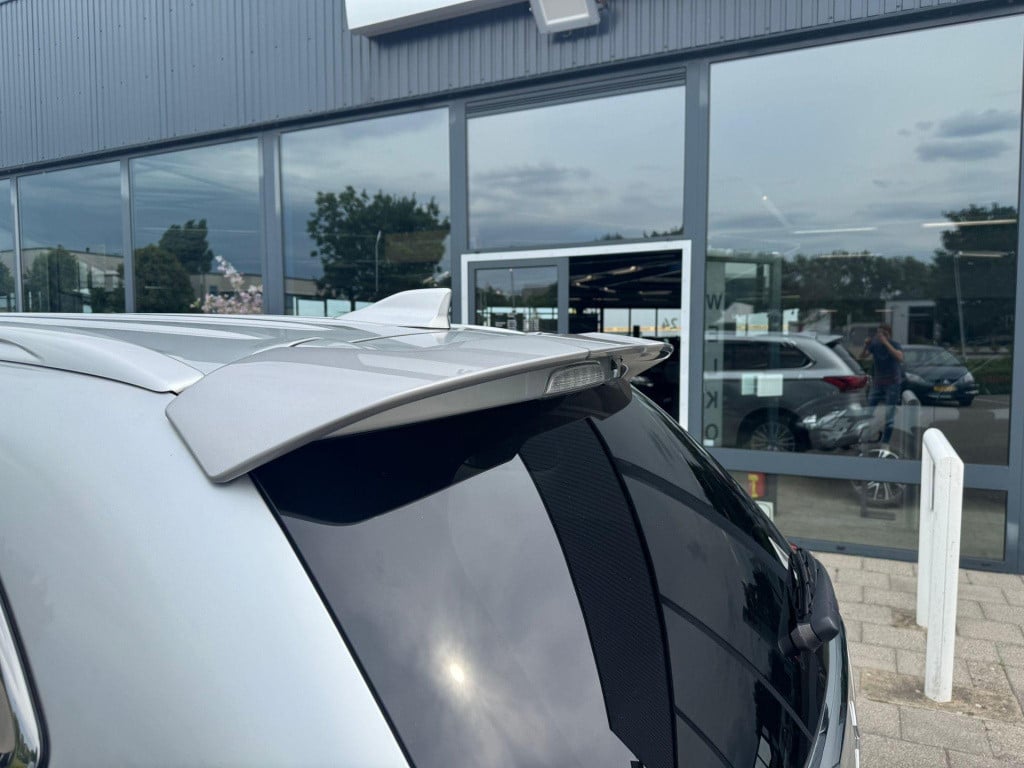 Mitsubishi Outlander 2.4 phev intense+