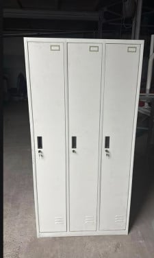 Lockers 3-deurs (2 stuks)
