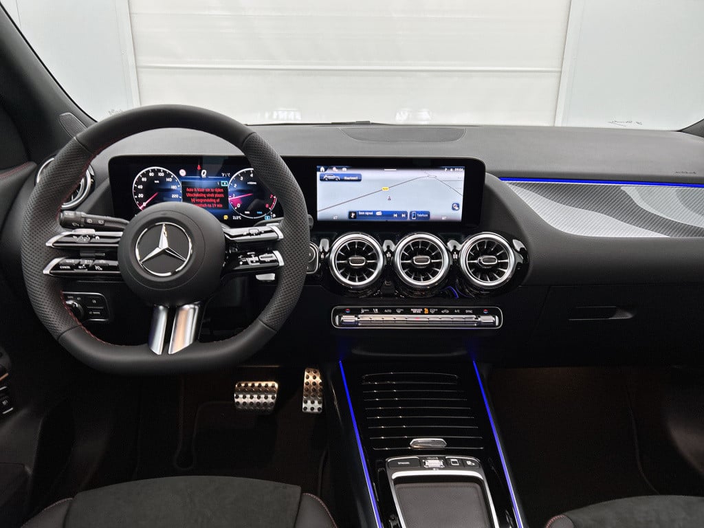 Mercedes-Benz Gla-klasse 180 business solution amg | nightpakket | trekhaak